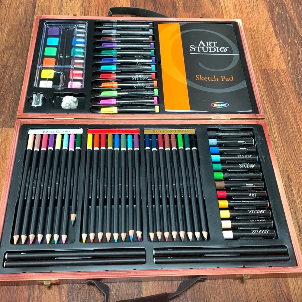 Art set in wood case, includes pastels, colored pencils, watercolors, markers… - Picture 1 of 9